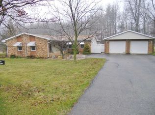 1667 N Terrace Hills Rd, Kendallville, IN 46755