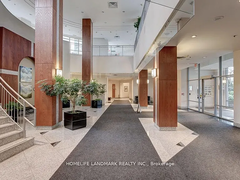 16 Harrison Garden Blvd #LPH08 — Photo 10