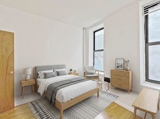 206 E 10th St #1F, New York, NY 10003