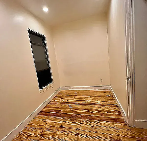 570 Evergreen Ave #1L — Photo 8