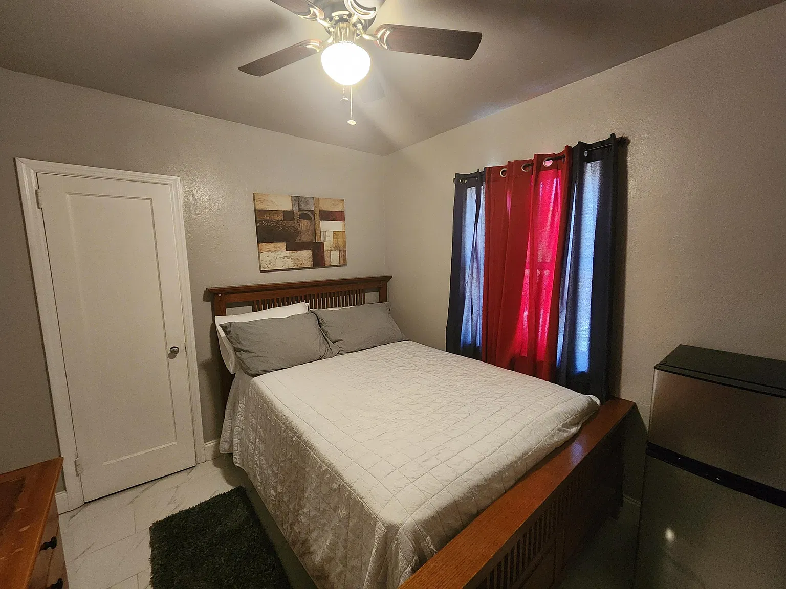 2 bed, 1.0 bath, 1332 sqft, $2,000 — Photo 3