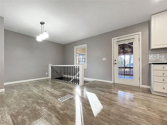 4th image of 5806 Beverly Ave