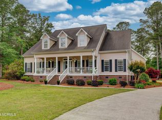 230 Country Club Dr, Wallace, NC 28466