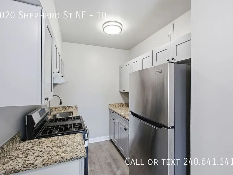 2020 Shepherd St NE #10 — Photo 2