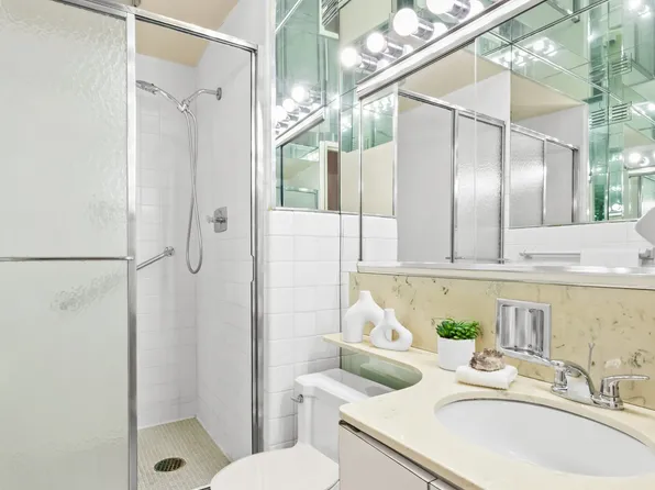 20 East 9th Street image 25 of 38