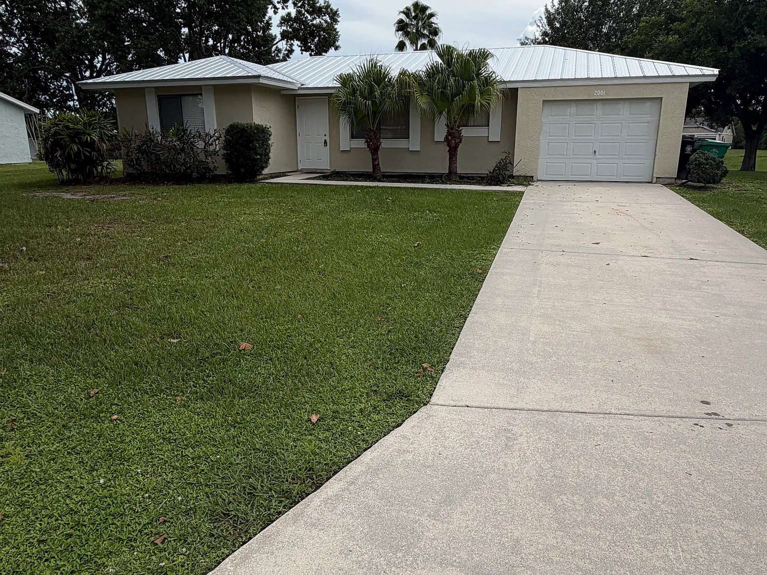 2 bed, 904 sqft, $2,000 — Photo 1