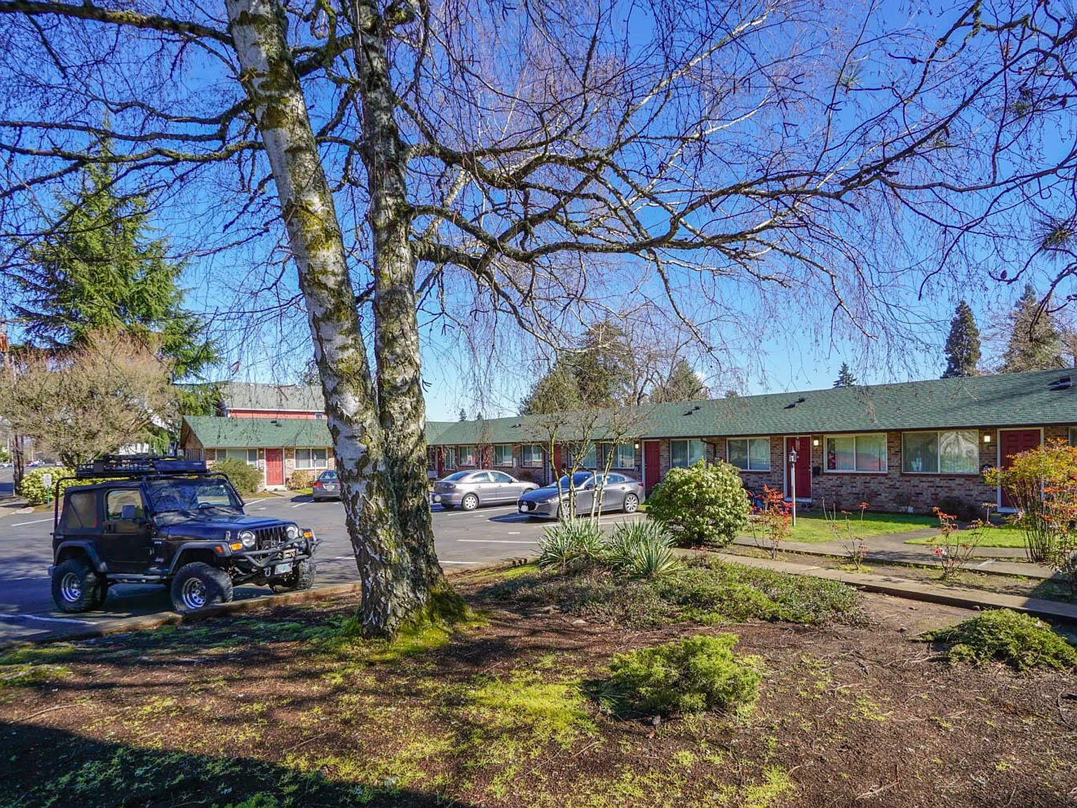 Meadowlark Apartments — Photo 4