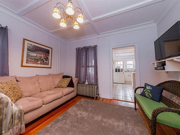 4th image of 66 Ash St