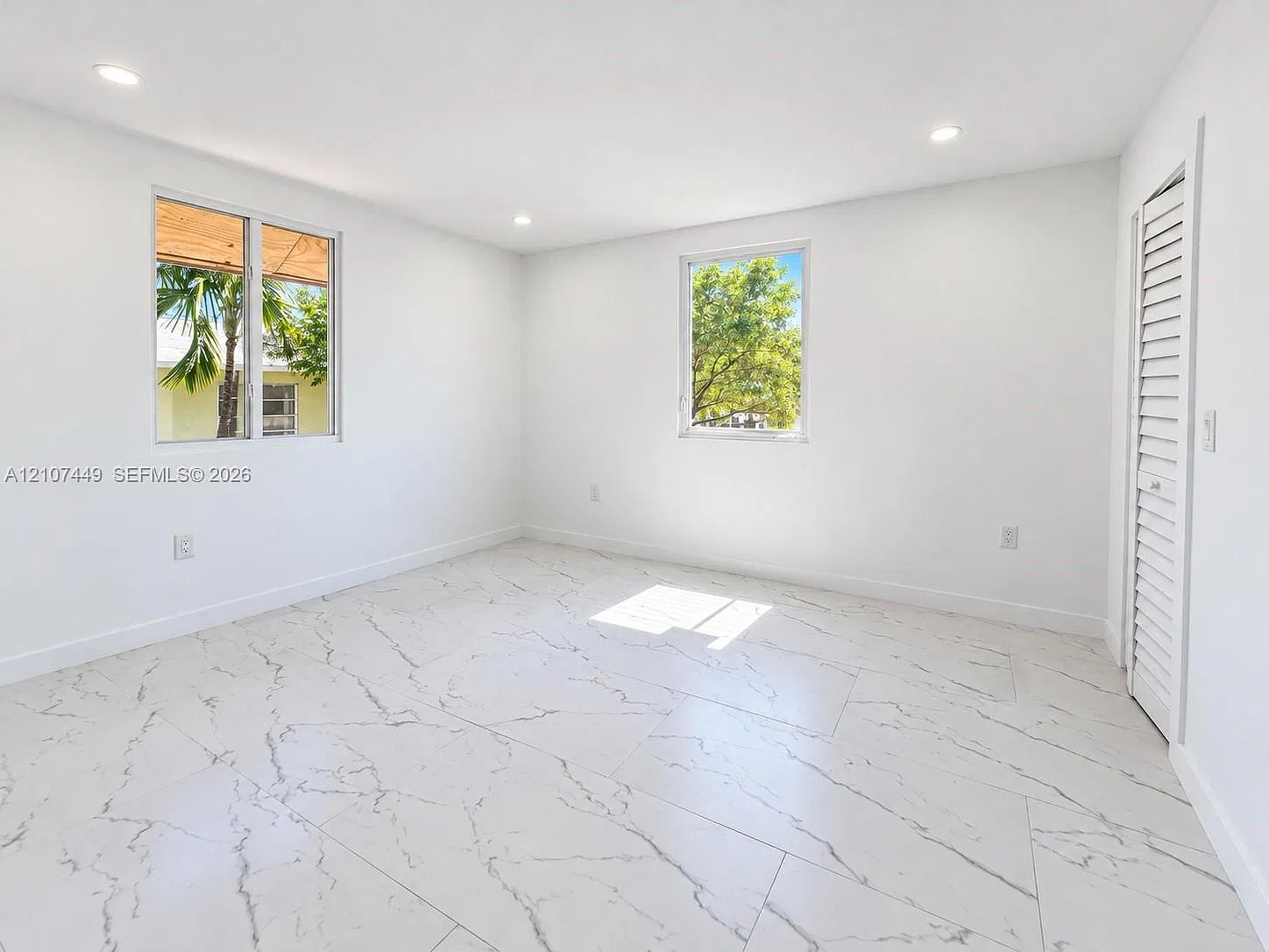 2 bed, 700 sqft, $2,500 — Photo 1