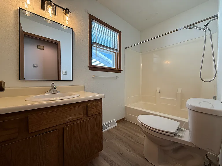 1012 Castlewood Dr — Photo 8
