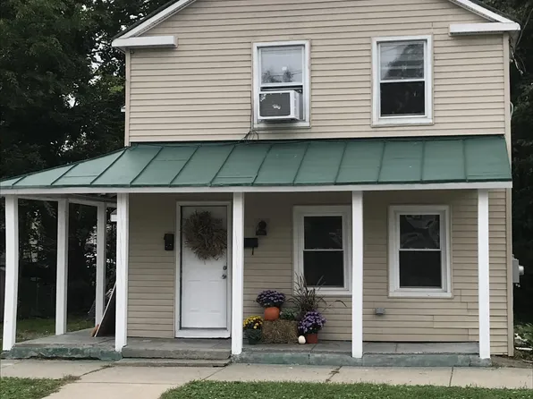 17 Walworth St APT 1, Saratoga Springs, NY 12866