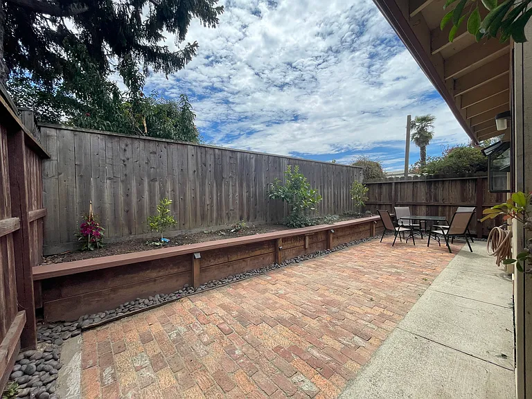 921 Aileen St — Photo 17