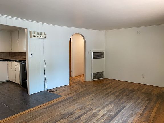 4th image of 1140 W Myrtle St