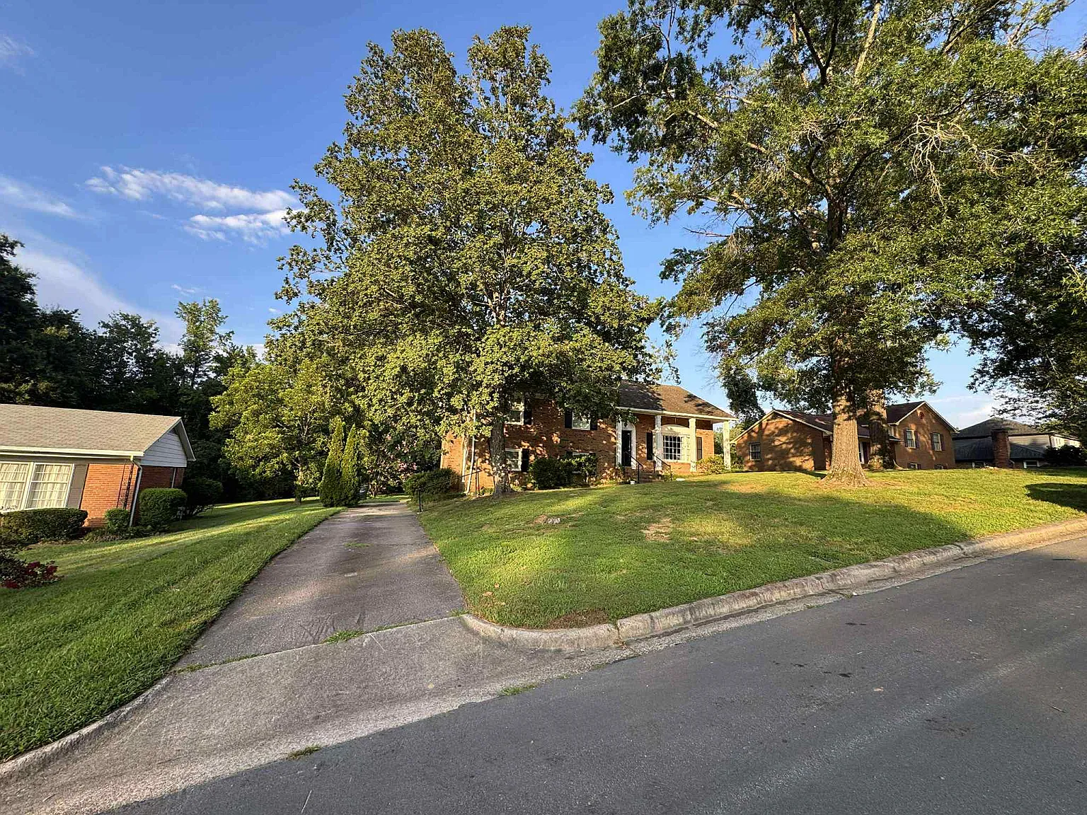 5 bed, 2812 sqft, $2,875 — Photo 2