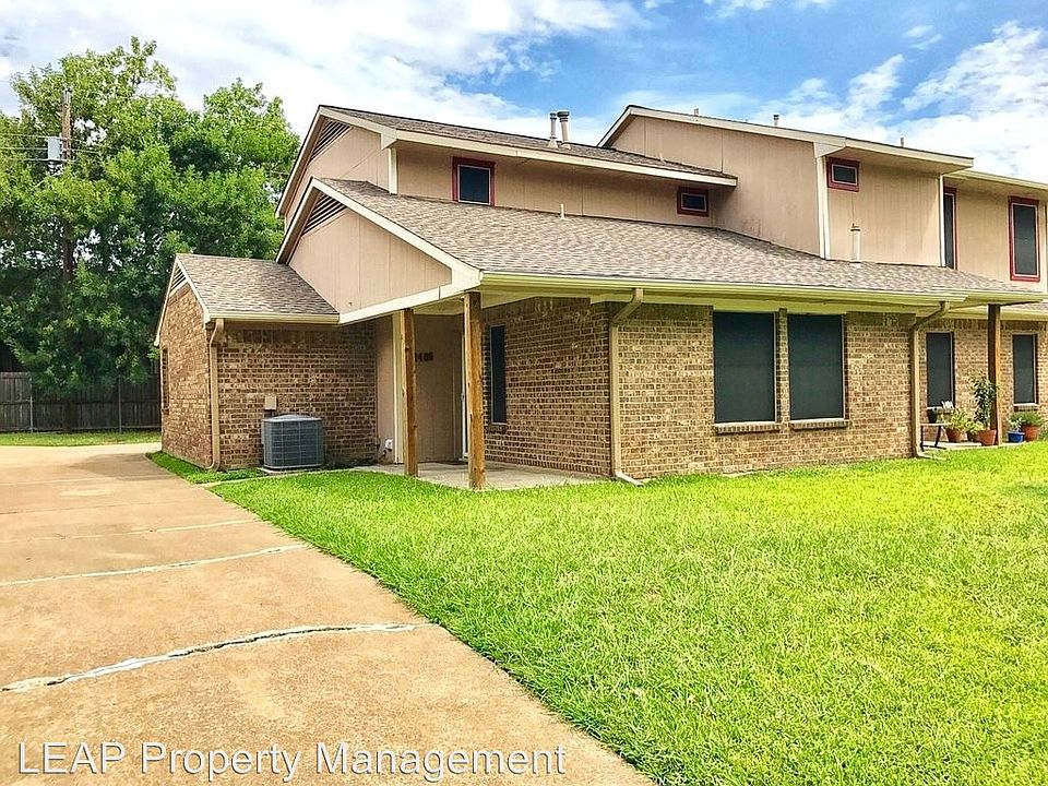 1st image of 2406 Lakeview Cir