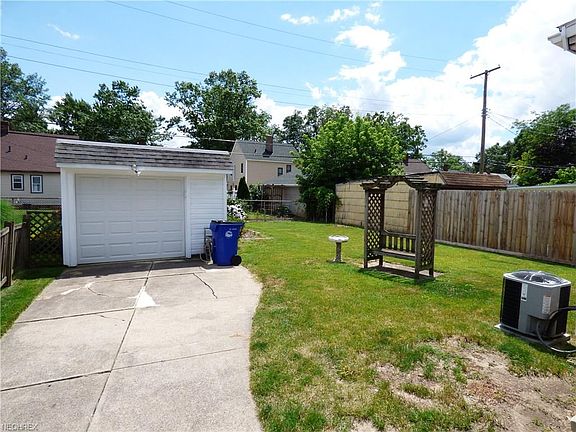 3rd image of 17425 Puritas Ave