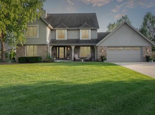 13675 W Maple Ridge Rd, New Berlin, WI 53151