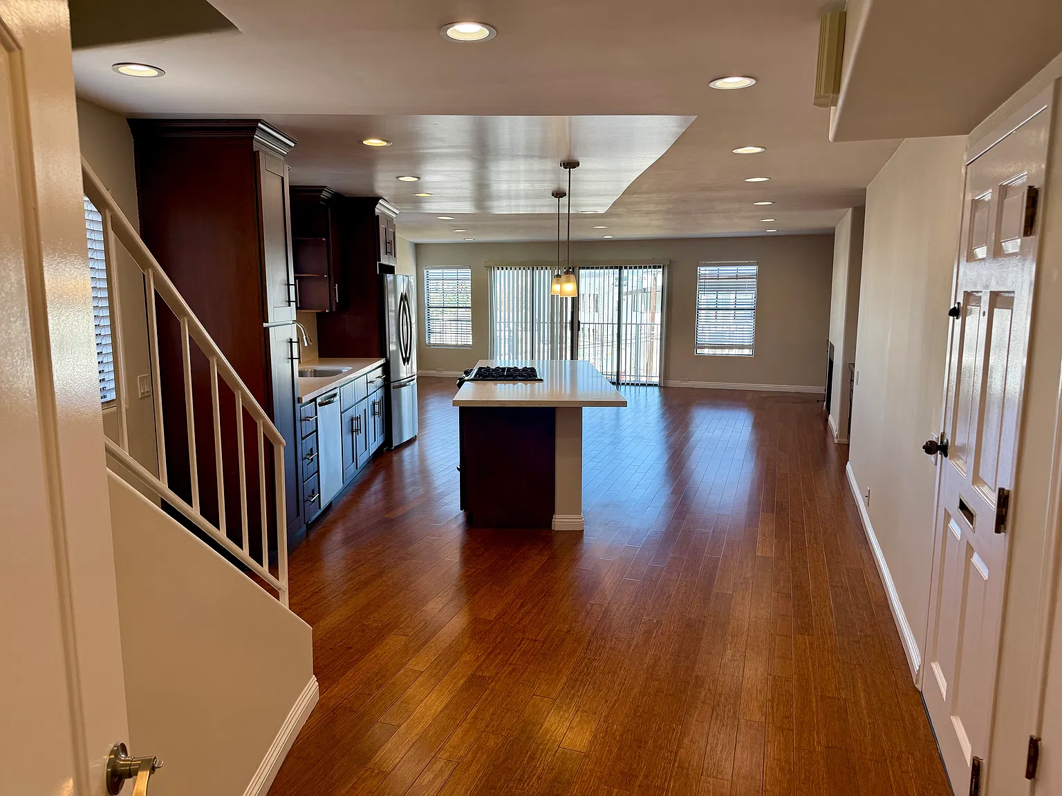 3 bed, 2.5 bath, 2140 sqft, $5,680 — Photo 2