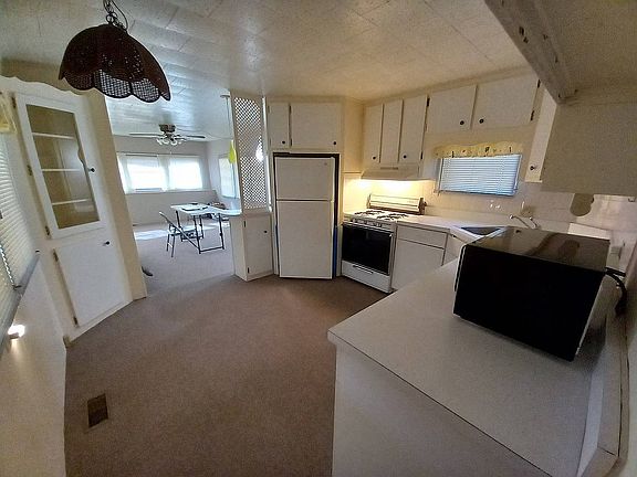 3rd image of 855 E Colonial Cir