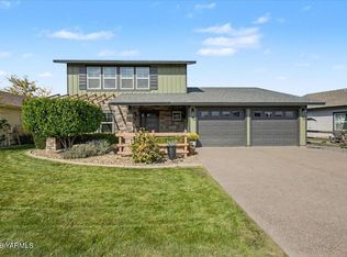 708 Kachess Ln, Zillah, WA 98953