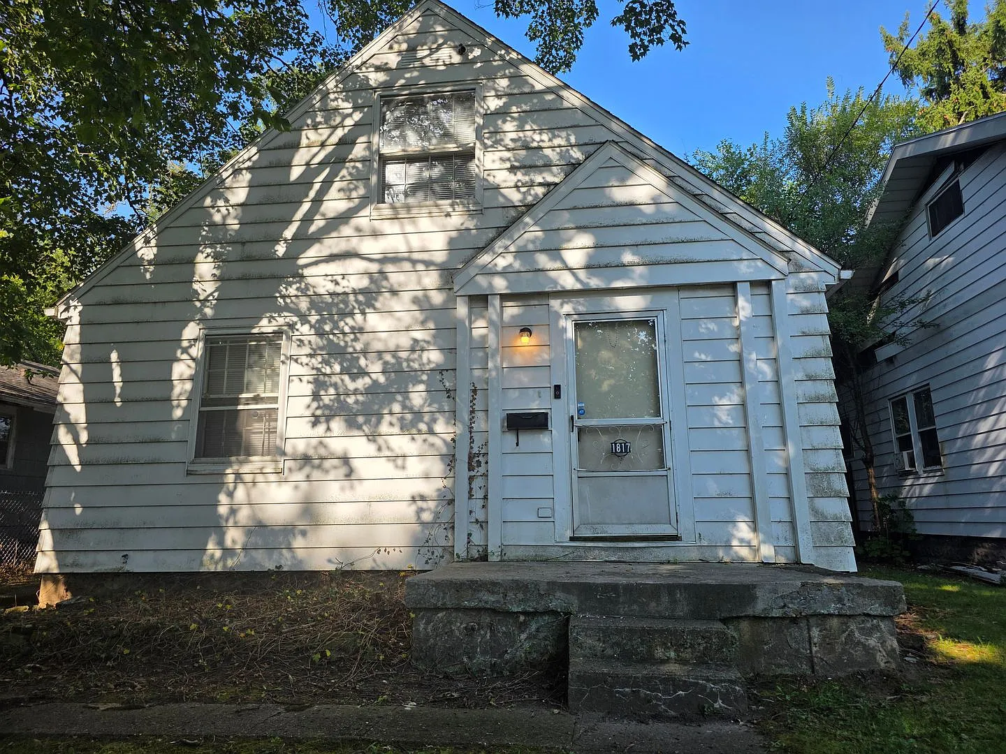 Move in Special - 2-Bedroom Home with Garage & Basement $1,095/Month — Photo 2