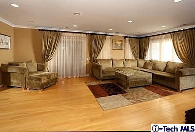 3rd image of 514 S Columbus Ave