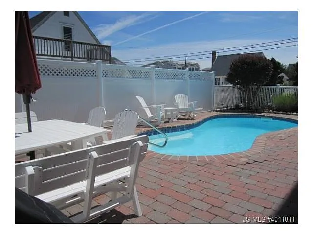 12614 Beach Ave photo 1