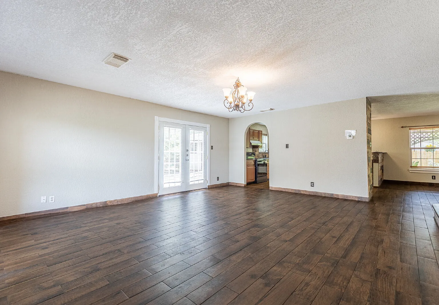 5 bed, 2.5 bath, 2612 sqft, $1,800 — Photo 3