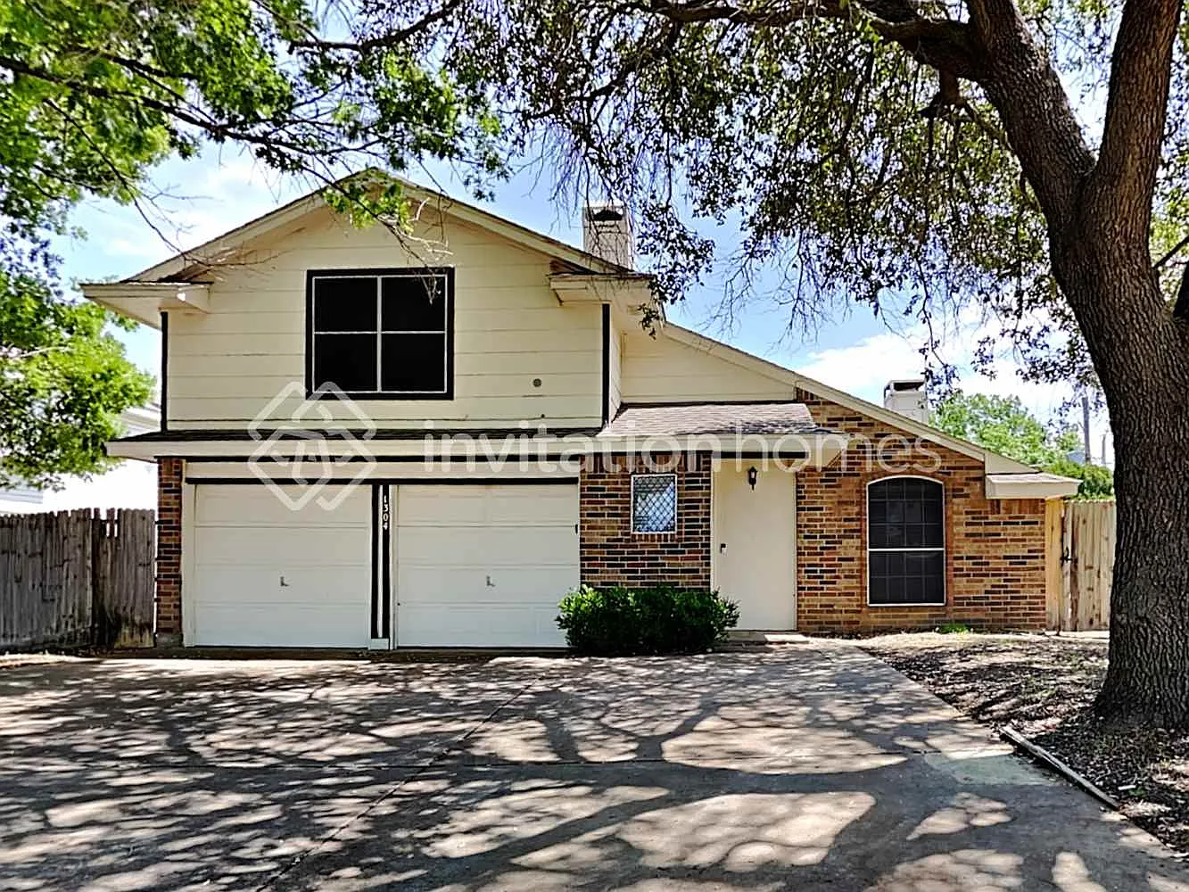 1304 Brookmeadow Ct Arlington, TX 76018 — Photo 1