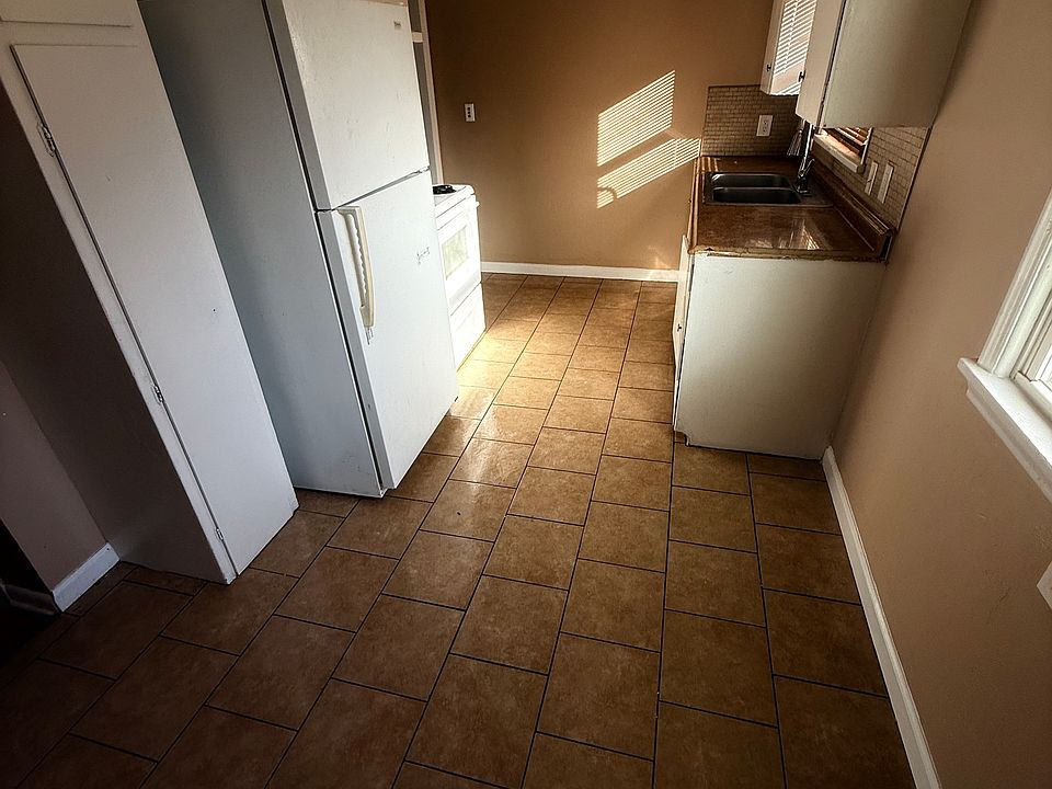 1st image of 4017 Newport Ave
