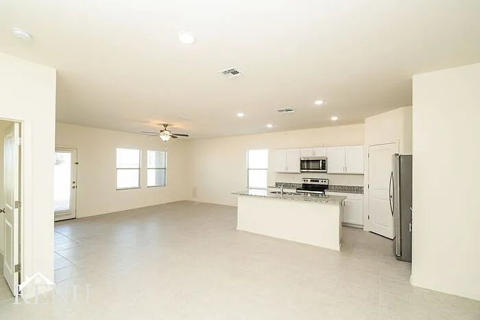 35579 W San Capistrano Ave — Photo 6