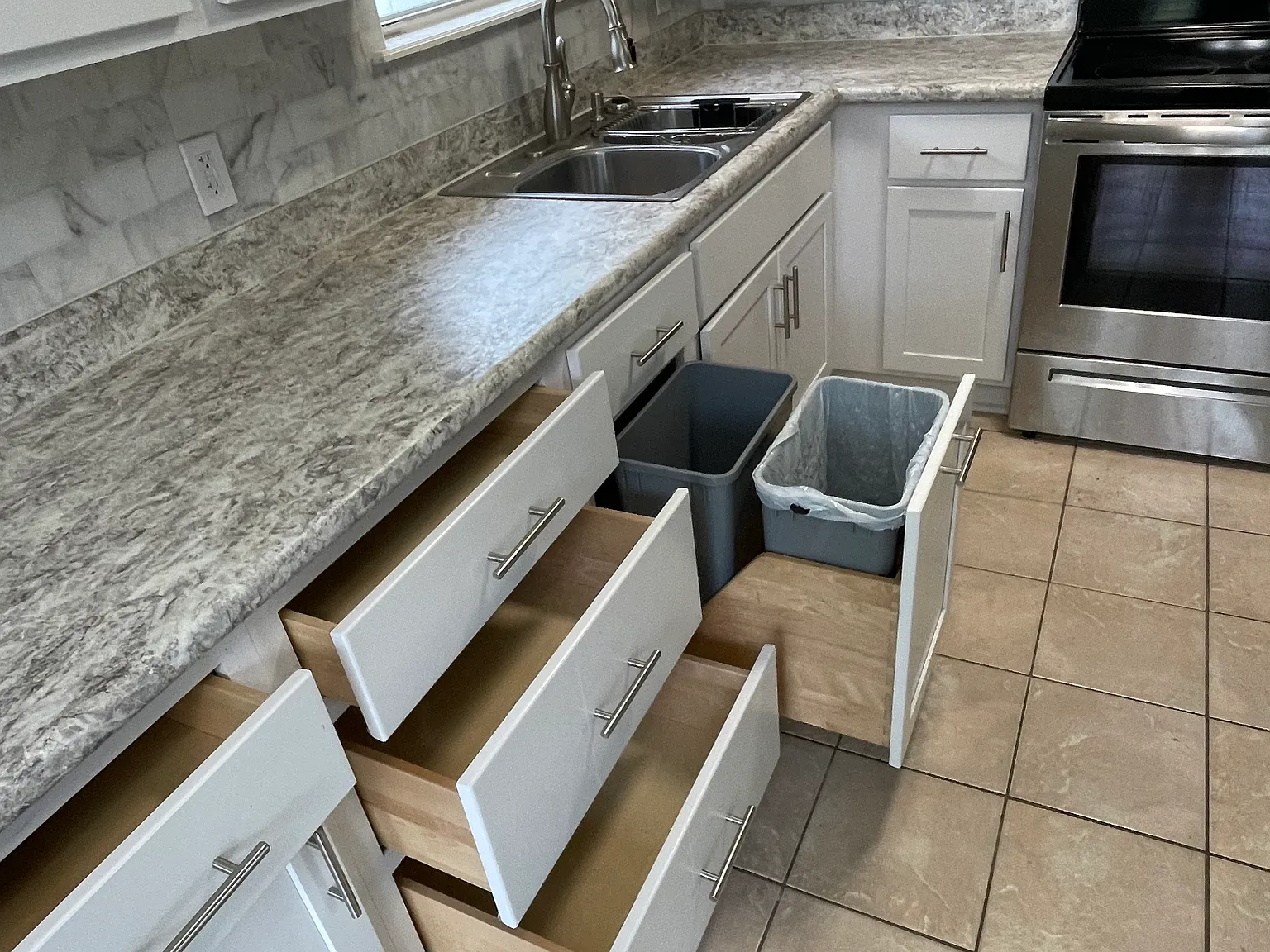 3 bed, 1100 sqft, $1,800 — Photo 3