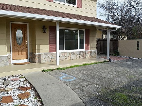 2nd image of 2732 Owens St