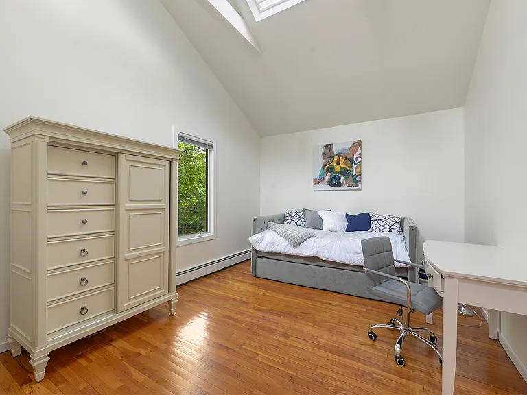 122 Lynn Ave — Photo 16
