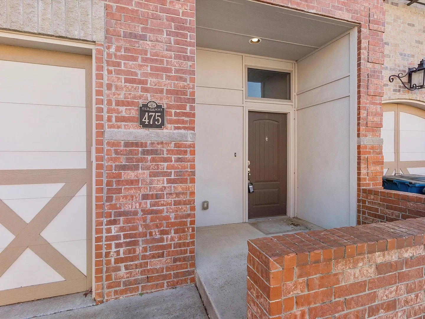 Move in Special! Gorgeous newer 2br 2.5ba Townhome!! — Photo 3