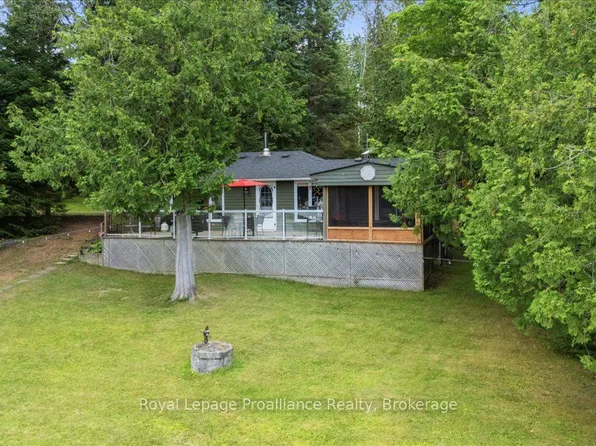 17 Halcomb Ln, Limerick, ON K0L 1P0
