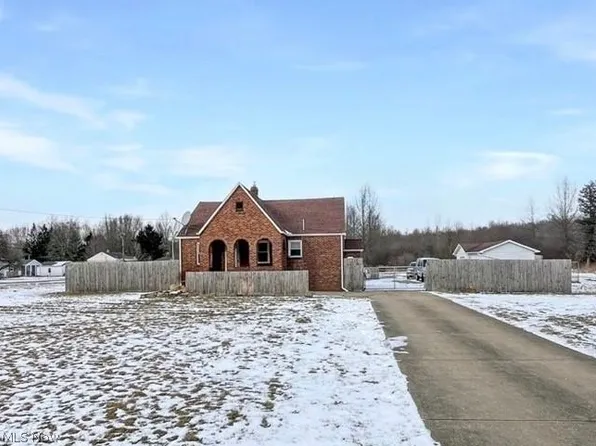 4242 McCartney Rd, Lowellville, OH 44436