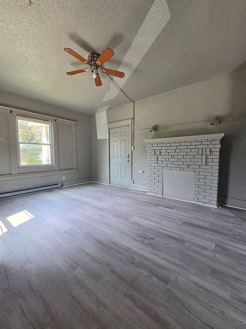1 bed, 1.0 bath, 900 sqft, $925 — Photo 1