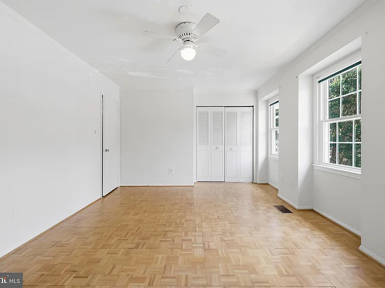 8350 Glastonbury Ct — Photo 16