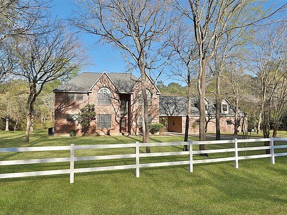 3 Acres of wonderful! Cul de sac street!