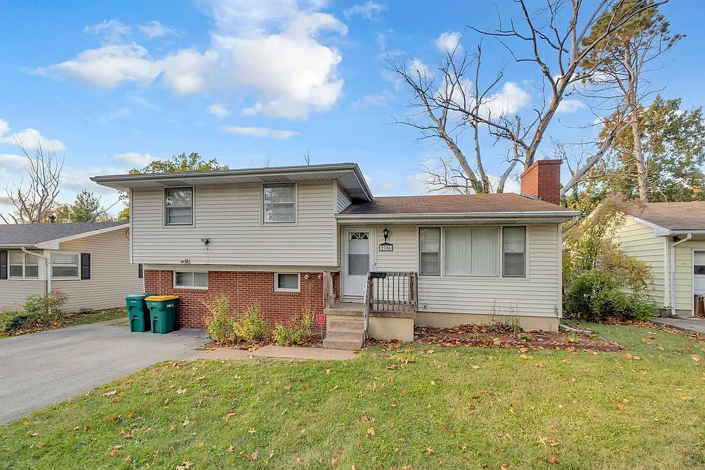 2306 Yorkshire Dr photo 1