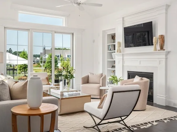 7 Pioneer Rd #7, Framingham, MA 01701