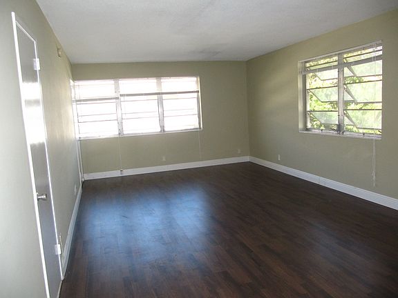 2nd image of 1941 NE 51st St APT 28