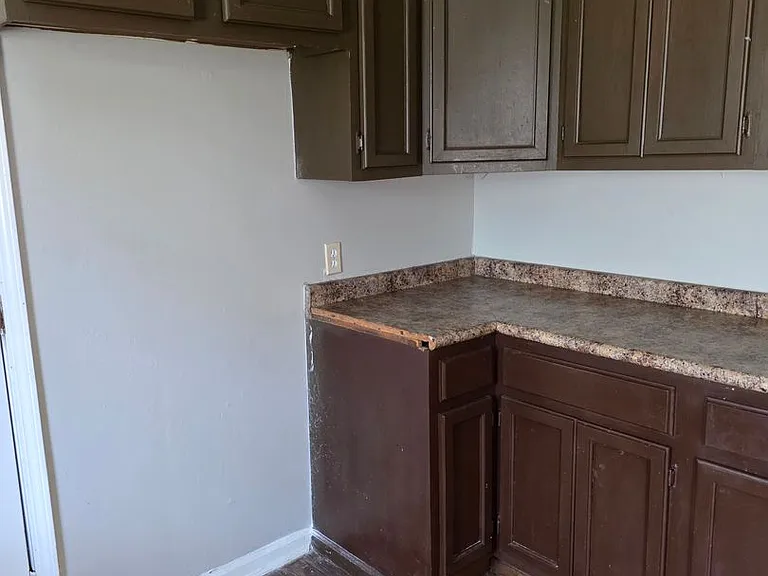 1808 Scottwood St — Photo 4