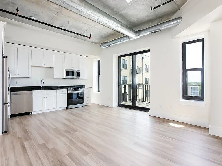 300 East Apartments — Photo 68