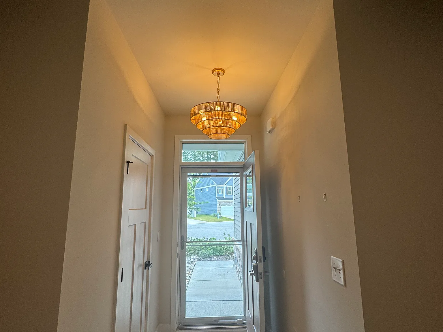 3 bed, 2.5 bath, 1912 sqft, $2,200 — Photo 4