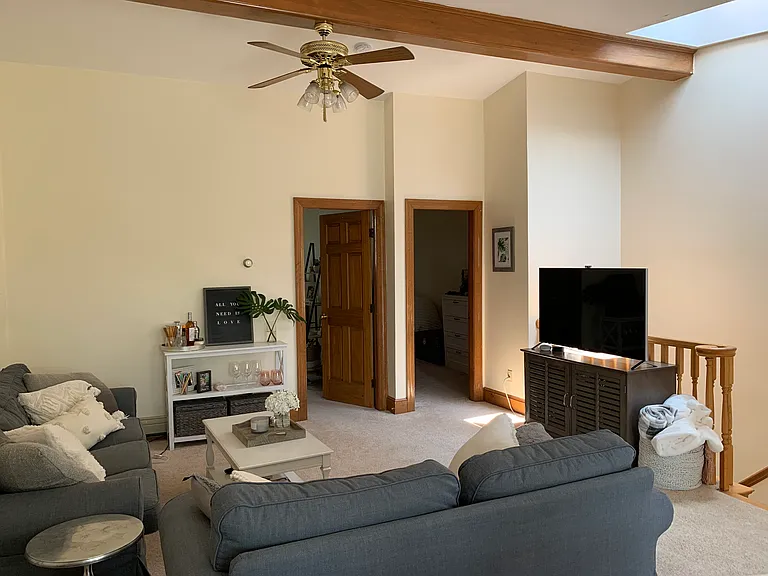 839 E 4th St #3 — Photo 11
