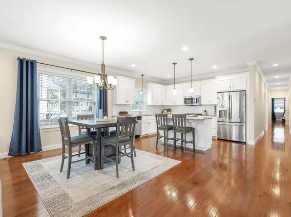 57 Oak St #57, Needham, MA 02492