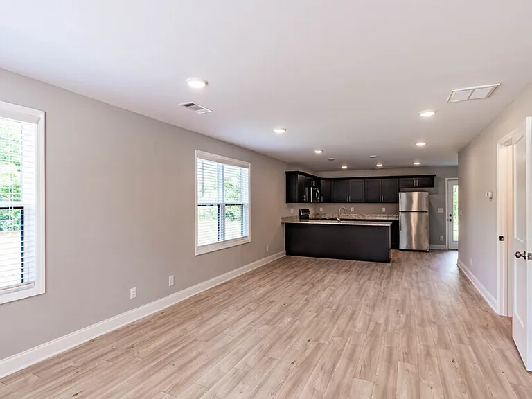 211 E Adams Ave — Photo 4