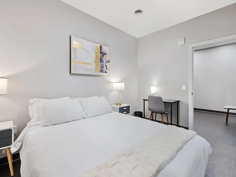 800 Penn — Photo 11